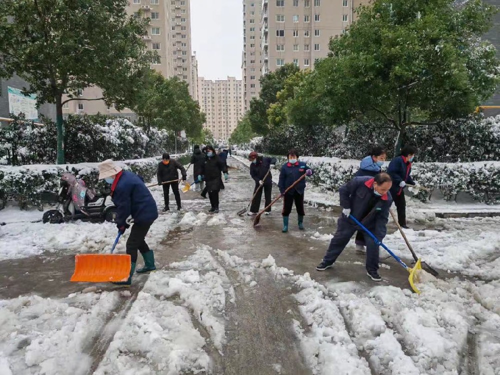 白雪是景，除雪是情---亚太物业除雪暖人心
